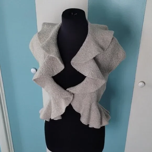 MODA International Off-White Ruffle Wool Vest - Picture 2 of 6